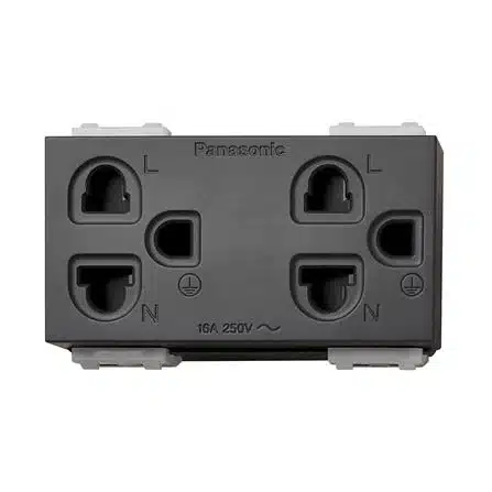 ปลัํกไฟ Panasonic รุ่น WEG 15829 H กราวด์คู่ ม่านนิรภัย สีดํา